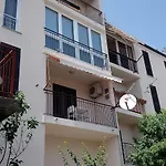 Charming Hill Apartment