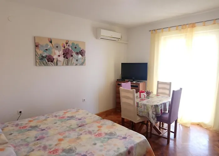 Charming Hill Apartment
